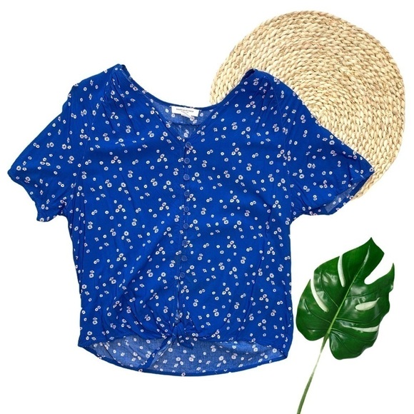 BeachLunchLounge Blue Daisy Floral Front Knot Tie Shirt Size Small - Picture 1 of 15